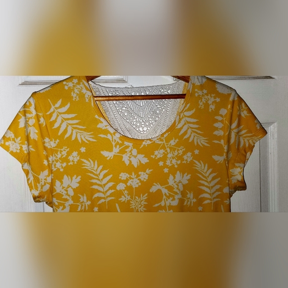 Bobbi Brooks Mini Length Yellow Size medium dress with lace inset at neckline - Picture 3 of 6